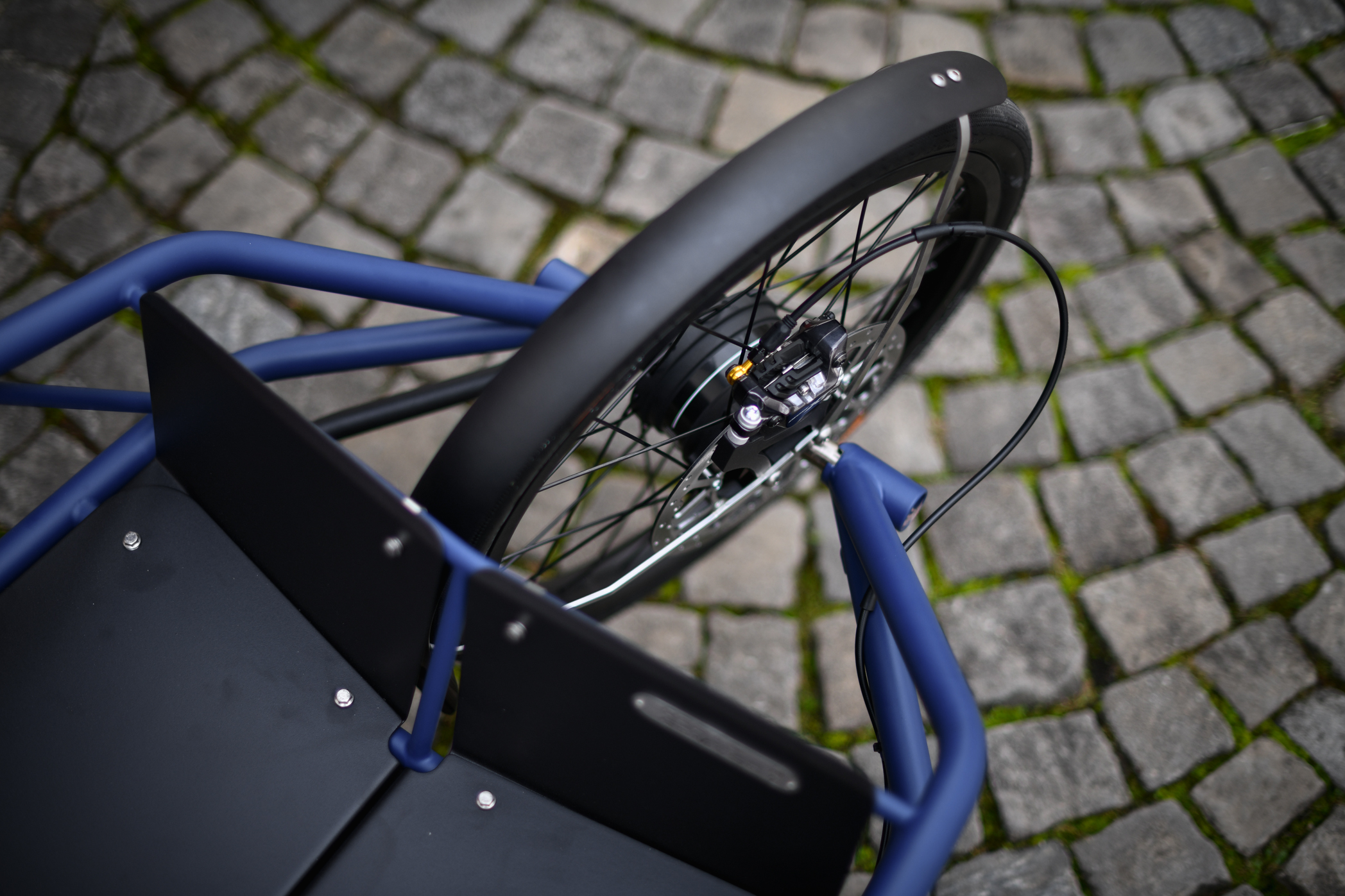 Bike Check: ein dunkelblaues OBST&GEMÜSE + Elian Cycles Ultimate eCargo 5