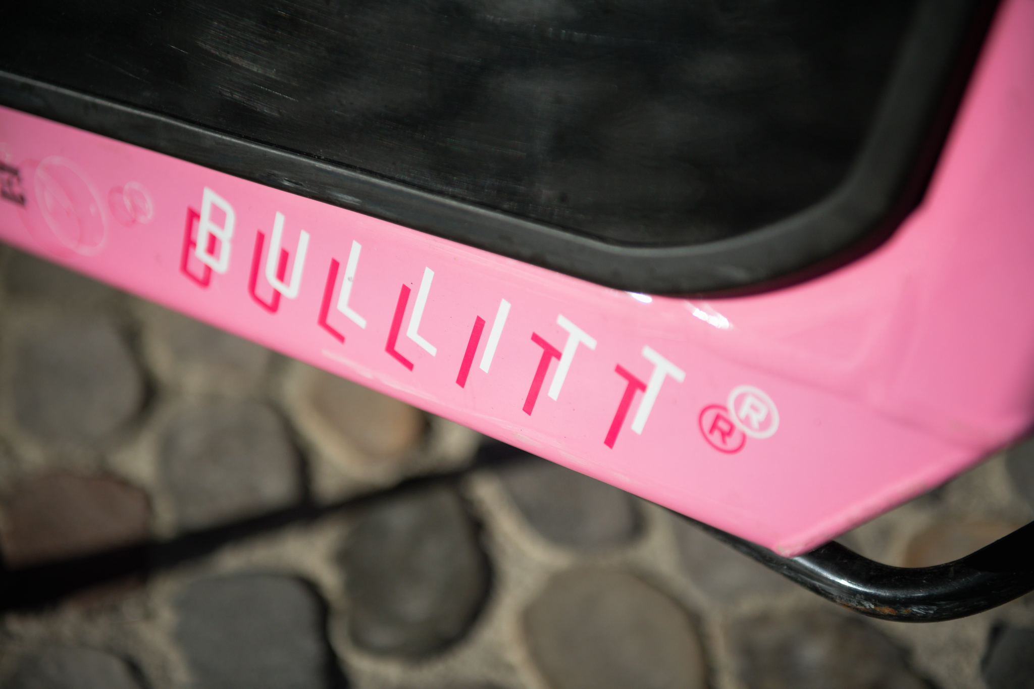 Die pinke Miss Bullitt und weitere Gelegenheiten 1