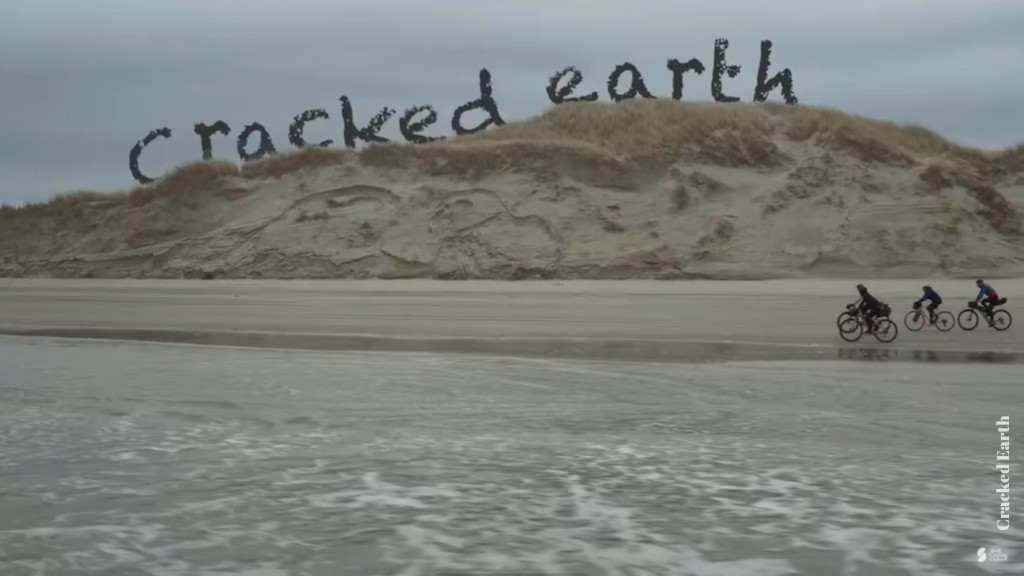 Off-Bike: «Cracked Earth» zeigt Folgen des Klimawandels 3